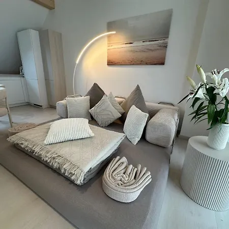 Apartment Donau-loft Private Parking Near And Highway