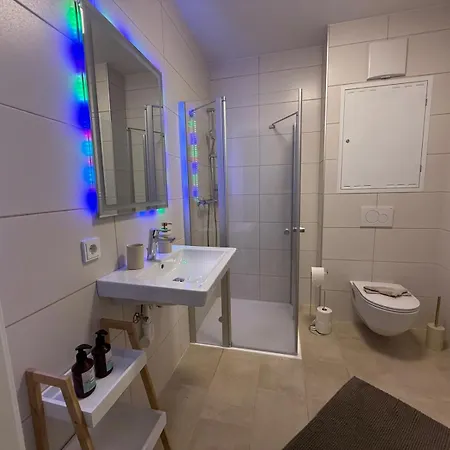 Apartment Donau-loft Private Parking Near And Highway *