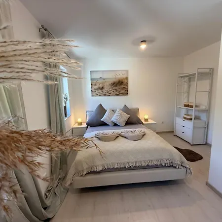 Apartment Donau-loft Private Parking Near And Highway