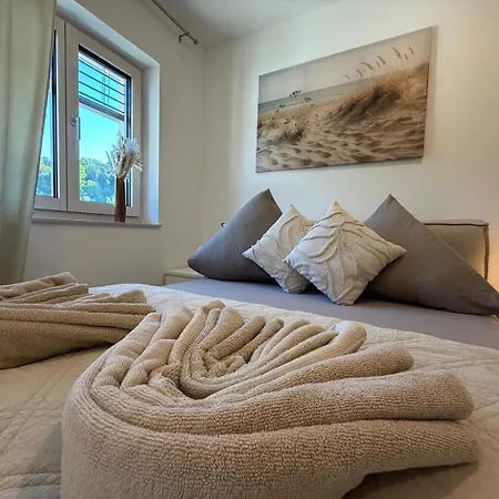 Donau-loft Private Parking Near And Highway Apartment